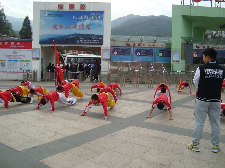 給孩子報個武術(shù)學(xué)校好不好